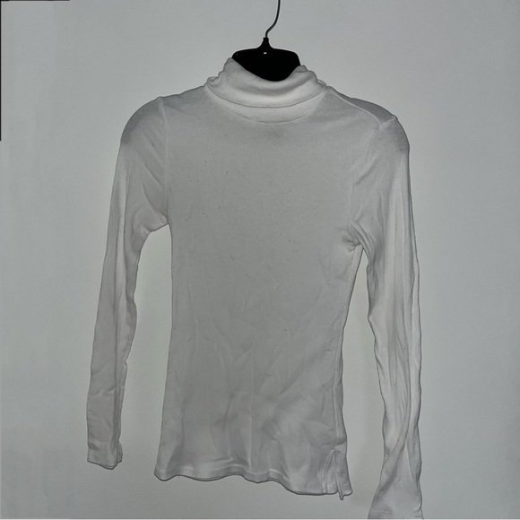 White long-sleeved turtleneck - Picture 1 of 1